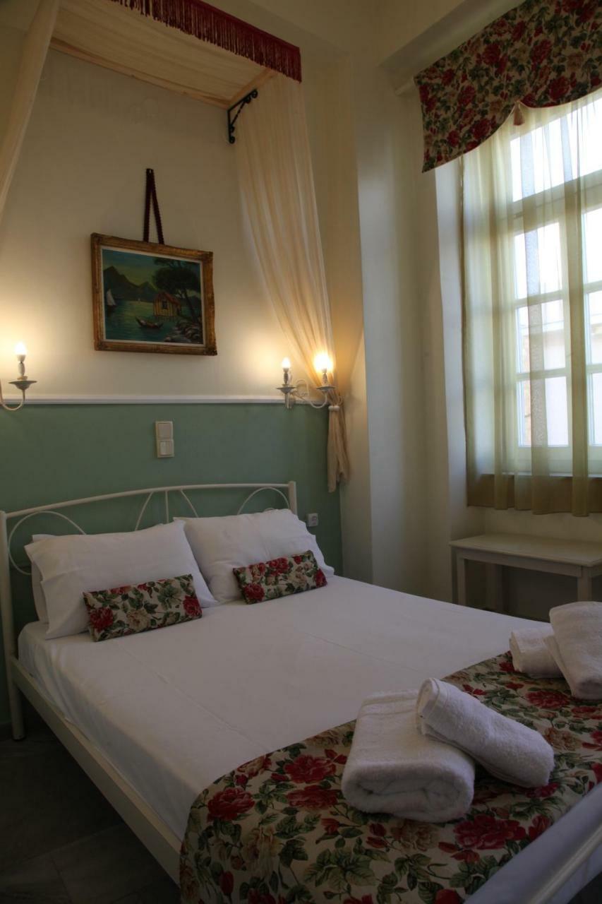 Fiera Guesthouse Ermoupoli Bagian luar foto