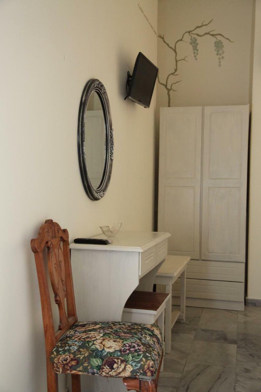 Fiera Guesthouse Ermoupoli Bagian luar foto
