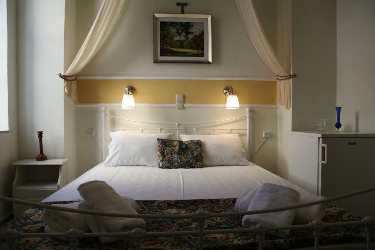 Fiera Guesthouse Ermoupoli Bagian luar foto