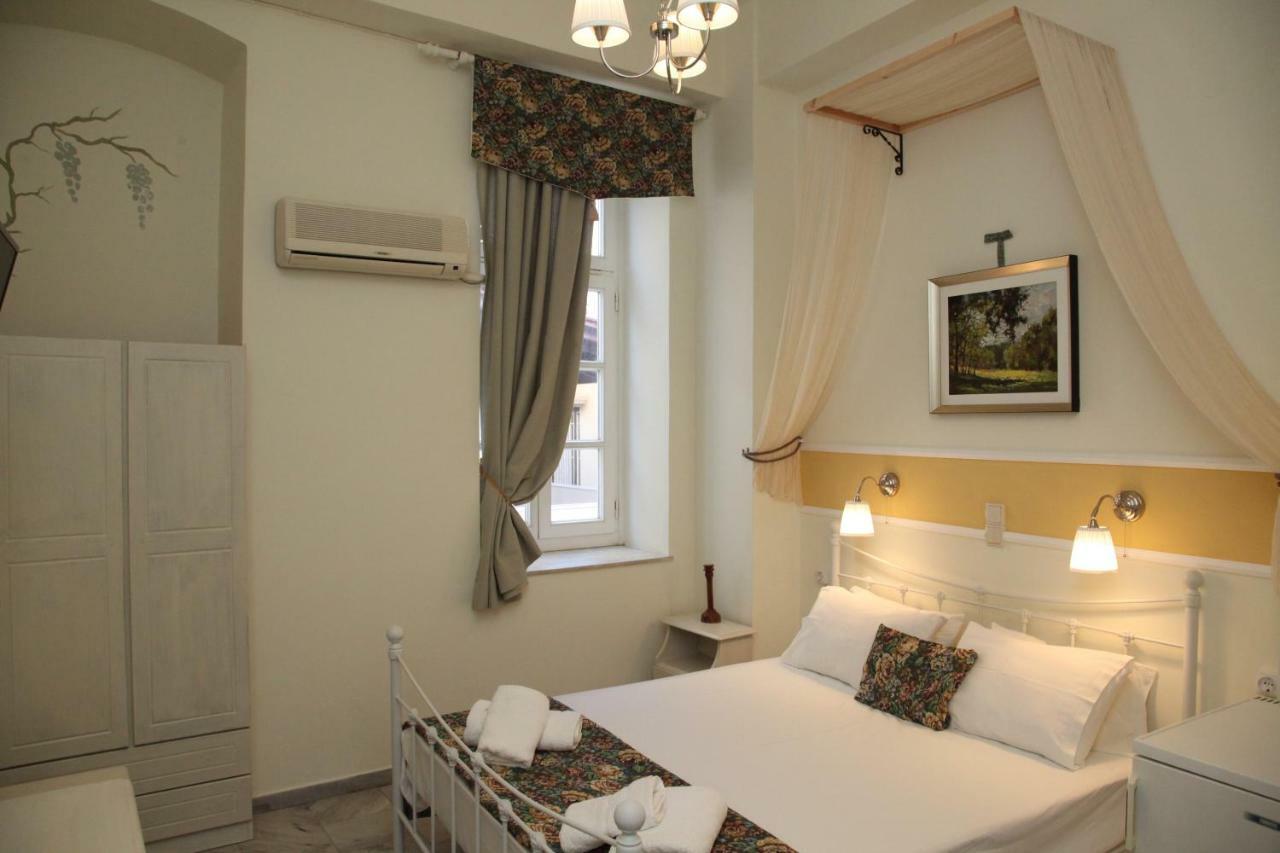 Fiera Guesthouse Ermoupoli Bagian luar foto