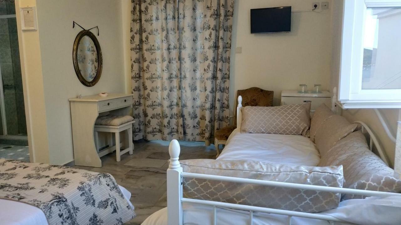 Fiera Guesthouse Ermoupoli Bagian luar foto