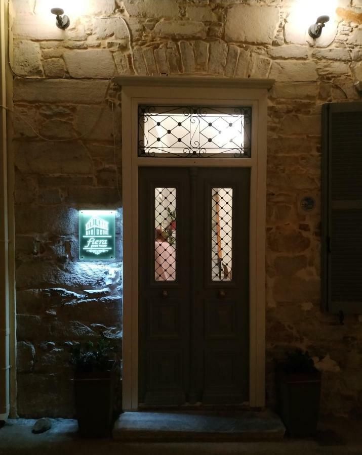 Fiera Guesthouse Ermoupoli Bagian luar foto