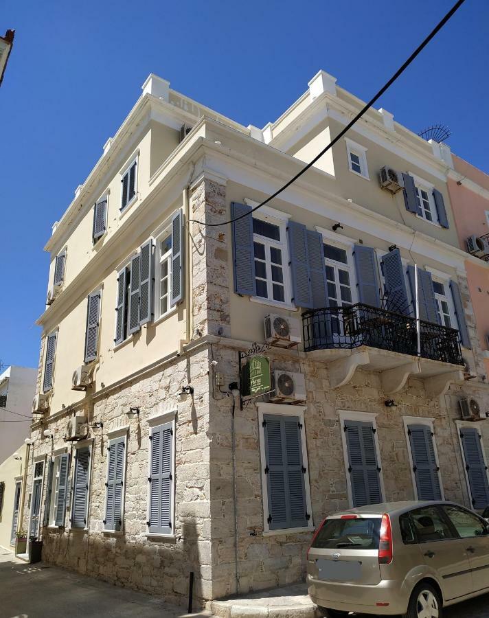 Fiera Guesthouse Ermoupoli Bagian luar foto